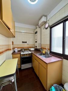 Departamento frente a la playa con balcón y vista al mar!