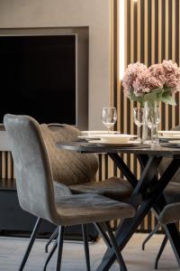 Stylish Apartment with Parking & SPA Wrocław by Noclegi Renters