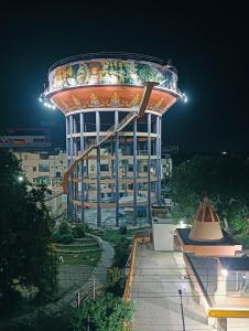 Private Bedroom 15 mins from Kashi Vishwanath Temple