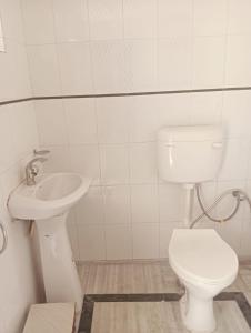 Private Bedroom 15 mins from Kashi Vishwanath Temple