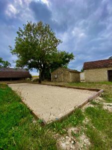 Maisons de vacances Gites Charme et Cosy avec piscine - Le Clos Boissiere : Maison 5 Chambres