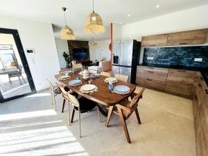 Villas Villa exotique avec piscine - Dolce Rhona : photos des chambres