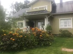 Perinteinen maalaistalo - Vesivehmaa