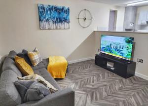 Two Bedroom Apartment by Brookland Stays Serviced Accommodation Short Lets Coventry with Free WiFi