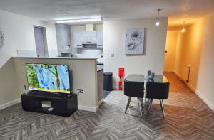Two Bedroom Apartment by Brookland Stays Serviced Accommodation Short Lets Coventry with Free WiFi