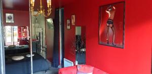 B&B / Chambres d'hotes LOVEROOM avec JACCUZI Villa Les Pins : photos des chambres