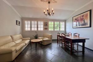 Maisons de vacances Le Logis de la Providence -12 pers -Bourg Allassac : photos des chambres