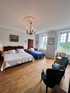 Maisons de vacances Le Logis de la Providence -12 pers -Bourg Allassac : photos des chambres