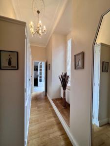 Maisons de vacances Le Logis de la Providence -12 pers -Bourg Allassac : photos des chambres