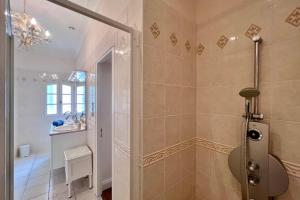 Maisons de vacances Le Logis de la Providence -12 pers -Bourg Allassac : photos des chambres