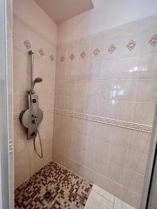 Maisons de vacances Le Logis de la Providence -12 pers -Bourg Allassac : photos des chambres
