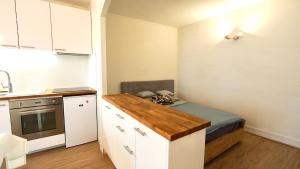 07 grand studio on the Place des Vosges