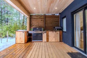 Luxury Lakefront with Sauna & EV
