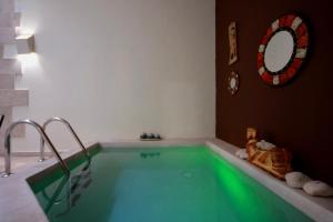 Tropical 3BR Pool near 5th Avenue & Beach