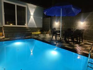 The Cozy Clouds Hill Stay