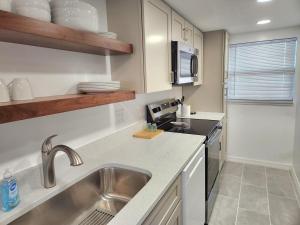 204 - Renovated 22 Sleeps 6