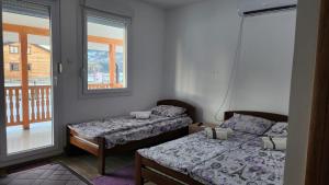 Kuća sa lepim pogledom - porodica Čolović