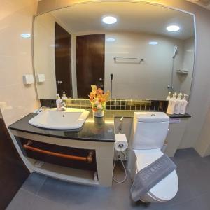 The Kris Cozy 2-Bedrooms Apartment