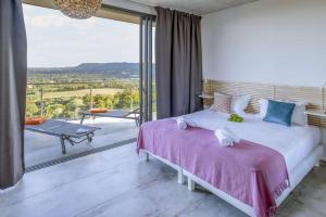 family villa, beautiful open sea view & scrubland