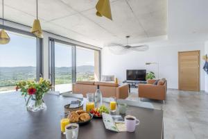 family villa, beautiful open sea view & scrubland