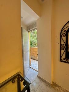 شقه بصاله سينمائية وغرفتين نوم Cinema hall