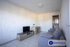 Apartment T3 air-conditioned on one level on the heights of Nice