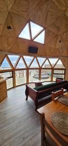 Domos Curiñanco vista al mar