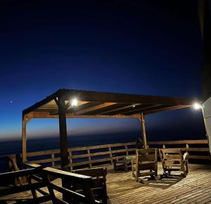 Domos Curiñanco vista al mar