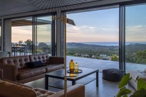 family villa, beautiful open sea view & scrubland