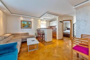 Luxury One-Bedroom Apartment with Terrace room in Vila Romantika