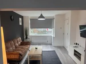 Modern 4 Bed House Close to City Centre - Central Station