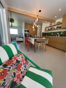 Au refuge de la colline Ecolodge 4 étoiles avec vue magnifique sur la vallée, proche de Mers les bains