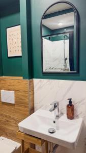 Raspberry Apartment with balcony #self check-in