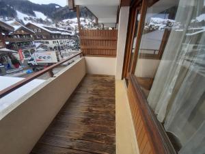 Appartements Studio cabine au centre, balcon sud, parking, proche pistes et commerces - FR-1-459-89 : photos des chambres