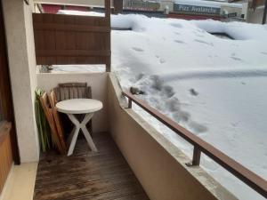 Appartements Studio cabine au centre, balcon sud, parking, proche pistes et commerces - FR-1-459-89 : photos des chambres