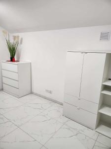 Studio 20 - Ghetto Heroes Square