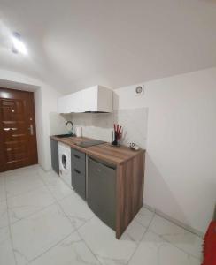 Studio 20 - Ghetto Heroes Square