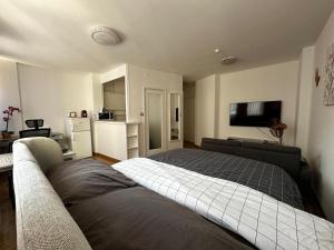 01 Convenient Central Studio - Station Station