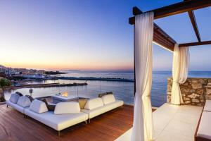 Sapphire Shores- Beachfront Retreat Zillion Villa by etouri