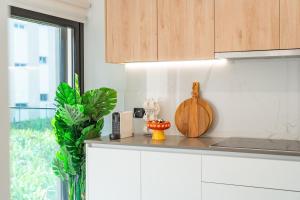 Suite Q - Supermarket - Pool - AC - Private Parking Spot