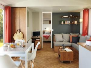 Campings Mobil-home 40m2, camping les Charmettes 4 etoiles La Palmyre 4-6 personnes-2 chambres dont 1 suite parentale-2 salles de bain : photos des chambres