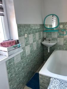 DOLINA ROZTOKI-mieszkanie,pokoje lub domek z lokalem na poddaszu