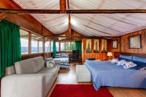 Hermosa cabaña con vista al Embalse de Tomine