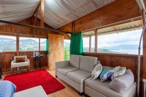 Hermosa cabaña con vista al Embalse de Tomine