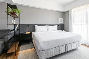 Studios Rio Branco by Viva - Prédio moderno, aptos com cama king-size no centro de Floripa