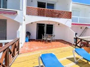 Delightful waterfront villa close to the beach - 尼维斯