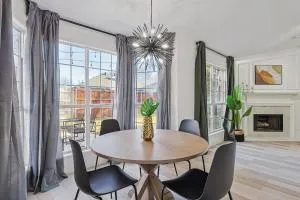 4-BD 2-BA Luxe Modern Gem with Foosball & Firepit - 邓肯维尔