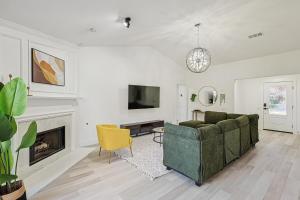 4-BD 2-BA Luxe Modern Gem with Foosball & Firepit