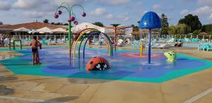 Campings MOBIL-HOMES LES CHARMETTES 4 Etoiles : photos des chambres