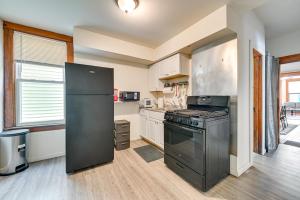 Walk to Washington Park Remote Work-Ready Apt!